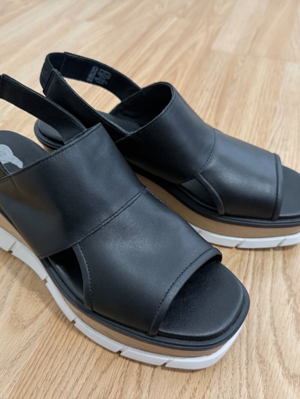 Sorel platform sandals in black, size 9.5 - Picture 2 of 8